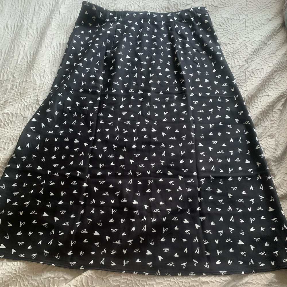 Heart print midi skirt. New without tags.